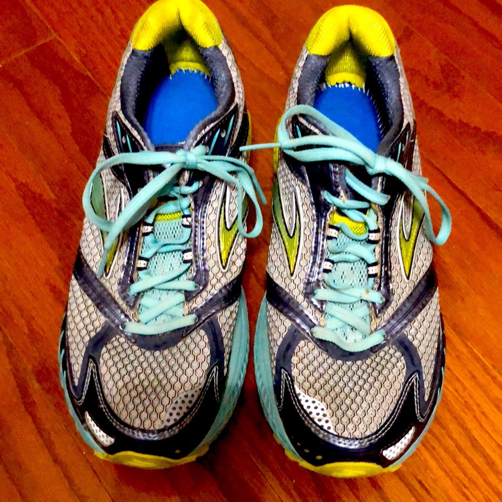 Brooks Ghost Women’s Size 11 tennis shoes.